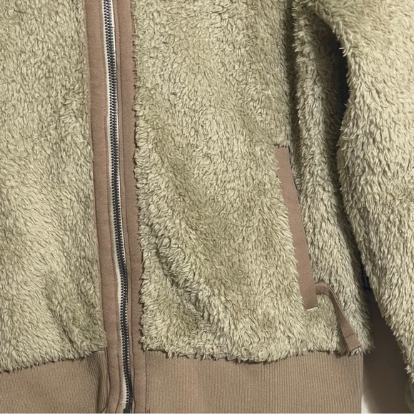 Patagonia Worn Wear
Women's Los Gatos Bomber Jacket size S - Picture 10 of 11